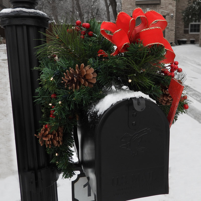 Haute Decor Classic Christmas Mailbox Pre-Lit Swag with 20